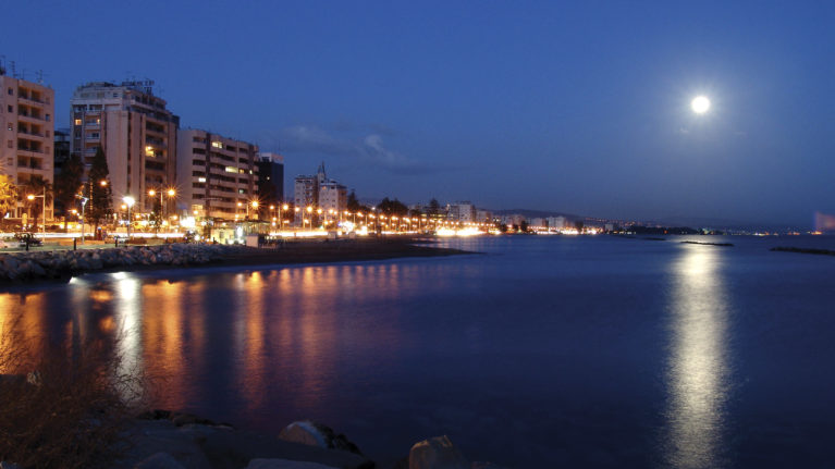 Limassol bei Nacht