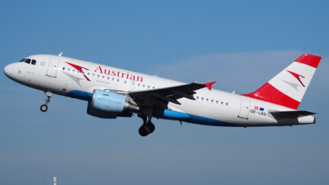 Austrian Airlines Flugzeug Himmel