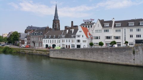 Flüge nach Maastricht