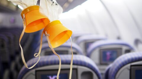 Sauerstoffmaske im Flugzeug