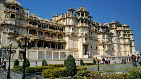 Flüge nach Udaipur